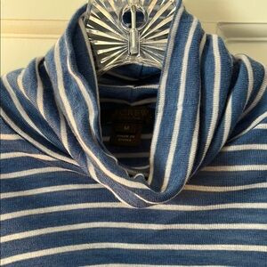 J.Crew CLASSIC Blue and White Striped turtleneck M 💕